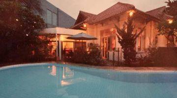 Gambar 1 Rumah Old And Classy Di Jakarta Pusat, Shm