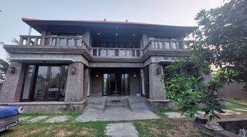 Gambar 3 Villa for sale