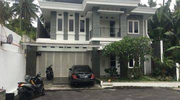 Gambar 1 Rumah Mewah Kompleks Megaraya Pasteur Bandung