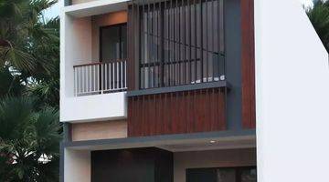 Gambar 2 Rumah Exclusive 2 Lantai Bernuansa Townhouse