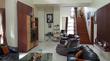ruang tamu rumah pondok hijau bandung megah