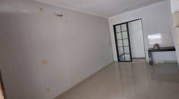 ruang tamu rumah green lake city 2