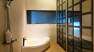 kamar mandi rumah strategis ramai tengah kota