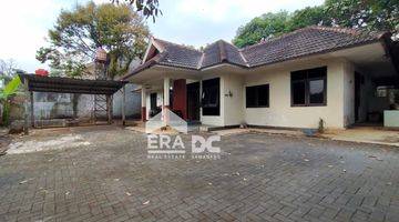 garasi/carport rumah luas tengah kota semarang