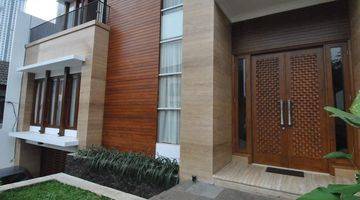 Gambar 4 Rumah Modern Tropis 3 Lantai Semi bagus Furnished Kebayoran Baru Jakarta Selatan Shm