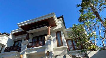 tampak depan rumah baru furnished renon, one