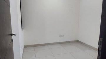 kamar tidur disewakan rumah mewah 2 lantai