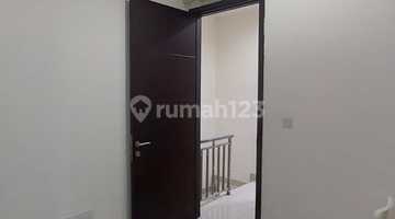 kamar tidur disewakan rumah mewah 2 lantai