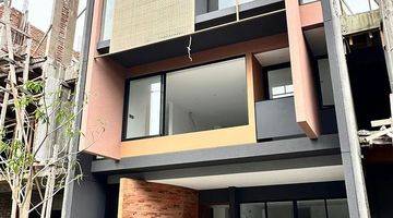 Gambar 1 Rumah 3 Lantai Townhouse Di Tb Simatupang 