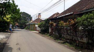 Gambar 2 Dijual Rumah Dengan Pekarangan Luas Hitung Harga Tanah Saja, Lokasi Strategis, Hanya 10 Meter Ke Jalan Protokol, 5 Menit Ke Tol Baros, Dan 30 Menit Ke Bandung , Lebar Jalan Bisa Dilalui Oleh 2 Mobil, Area Bebas Banjir, Cocok Untuk Rumah Tinggal,tempat Usa