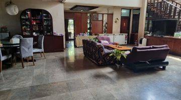 ruang tamu jual rumah luas 2 lantai