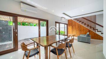 Gambar 4 Spacious 4 Bedroom Villa For Sale In Kerobokan Residential Complex