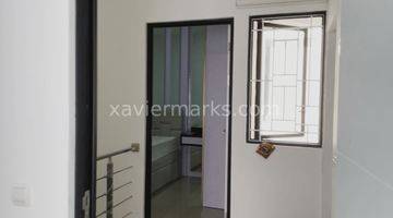 Gambar 5 Rumah 2 Lantai Furnished di Lebansari, Surabaya