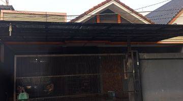 Gambar 1 Rumah Siap Huni Depan Taman di Taman Meruya Ilir