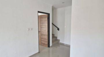 Gambar 1 Rumah 2 Lantai Konsep Minimalis Modern Di Villa Melati Mas