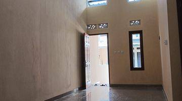 ruang tamu rumah baru siap huni nempel