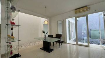 Gambar 3 Dijual Rumah San Antonio, Pakuwon City, Surabaya Siap Huni Semi Furnish