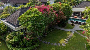 Gambar 4 Rumah Dengan Kebun Hijau Yg Asri Di Padang Galak ,sanur