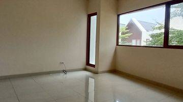 Gambar 4 Rumah 3 Lantai Bagus SHM di Town House Lebak Bulus, Jakarta Selatan