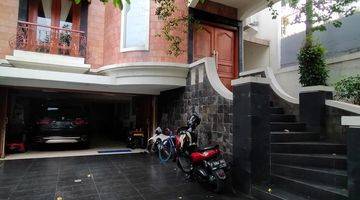 Gambar 1 Rumah 2 Lantai Bagus Semi Furnished SHM di Kemang