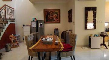 Gambar 3 Rumah 2 Lantai Bagus Semi Furnished SHM di Kemang