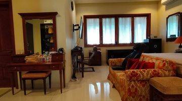 Gambar 4 Rumah 2 Lantai Bagus Semi Furnished SHM di Kemang