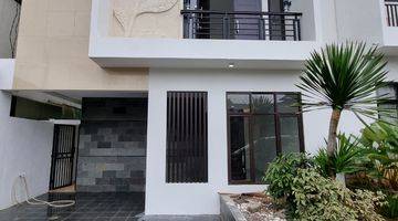 tampak depan dijual rumah baru di edenvale