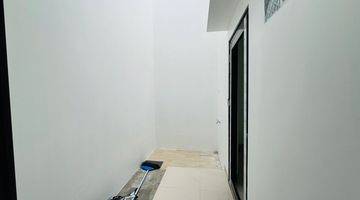 Gambar 4 Rumah Modern Classic dekat Apartemen Arandra