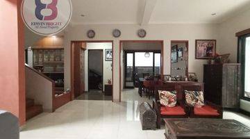 ruang keluarga rumah bagus 2 lantai di