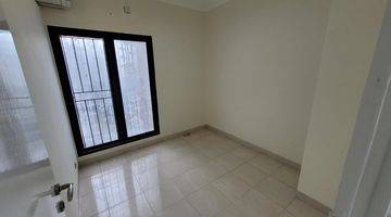 kamar tidur rumah 2 lantai di puri