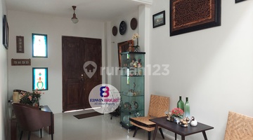 ruang tamu rumah baru tanah luas di