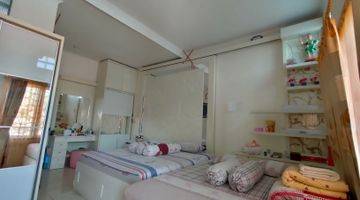 kamar tidur dijual rumah tiga lantai di