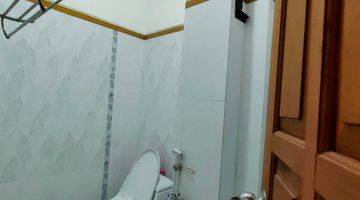 kamar mandi dijual rumah tiga lantai di