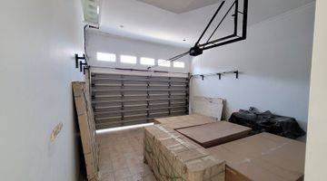 garasi/carport dijual rumah di jl erlangga