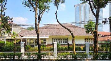 Gambar 1 Martimbang Kebayoran Baru Vintage House Depan Taman Turun Harga 