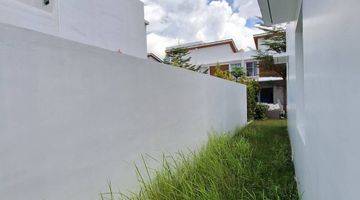 Gambar 2 Rumah 2 Lantai Baru Unfurnished di Azure Bay, Batam Center