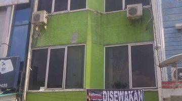 Gambar 1 Ruko 3lt Green Garden tepi jalan raya ramai