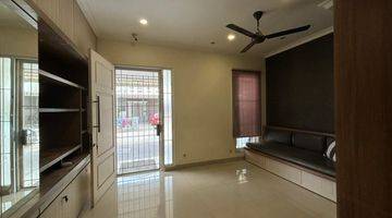 Gambar 2 Lux ..Rumah Disewakan di Casa Jardin, Semi Furnish