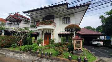 tampak depan rumah konsep mediterranean classic nuansa