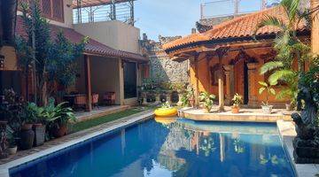 Gambar 4 Lebak lestari tb simatupang Jakarta selatan , a nice house with garden and pool