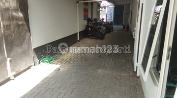 tampak depan kost dijual bonus rumah induk