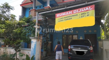 tampak depan rumah 2 lantai depan sekolah