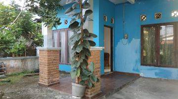 garasi/carport rumah 2 lantai depan sekolah