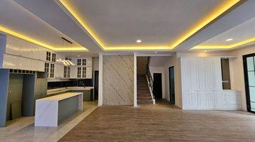 Gambar 5 Rumah 3 Lantai Hoek Renovasi Thames Jakarta Garden City