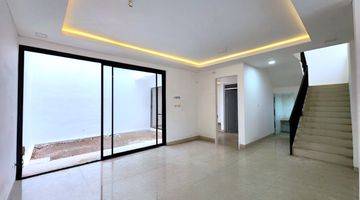 Gambar 2 Rumah Baru Modern 3Lt 10x20 5+1KT Boulevard Citra 2 Jakarta Barat