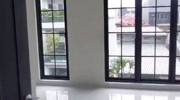 Gambar 4 Dijual Rumah 3 Lantai di Komplek Taman Ratu Jakarta