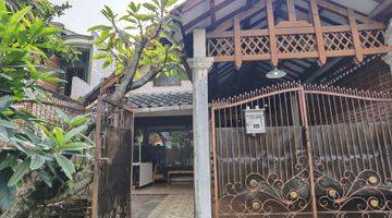 Gambar 1 Turrun Harga. Rumah 2 Lantai SHM di Vila Bintaro Regensi , Tangerang Selatan