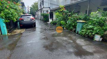 Gambar 3 Rumah lama hitung tanah di prime area Praja Dalam, Jakarta Selatan 