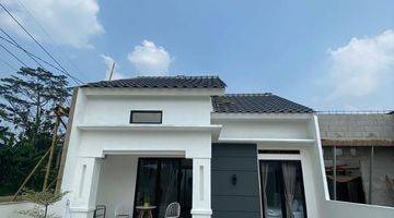 Gambar 1 Dijual Rumah Modern Clasic  Strategis Dekat Jalan Raya Di Bojongsari Depok 