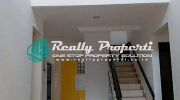 Gambar 3 Rumah Komplek 2 Lt Semi Furnished di Jatibening Pd Gede Bekasi